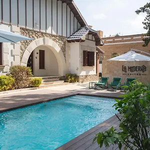 La Moderna Hotel